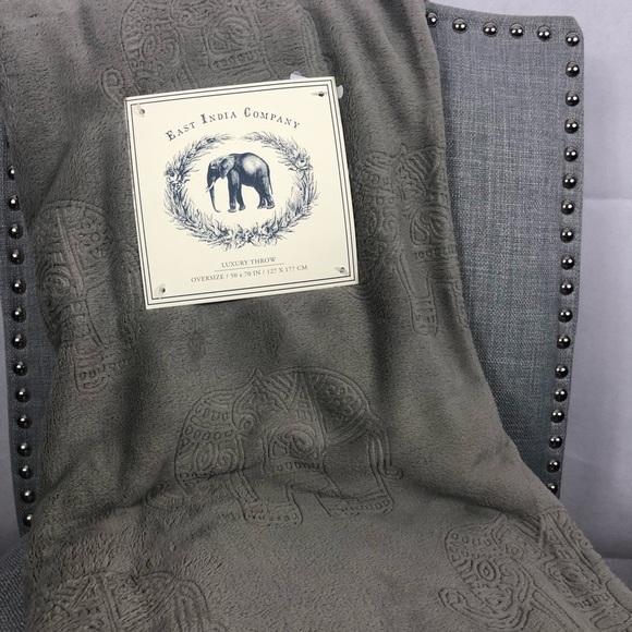 East India Company Luxury Throw Blanket - Picture 3 of 4